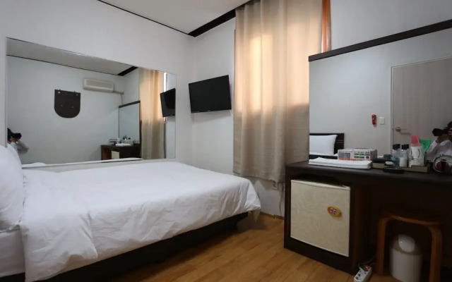 Gangneung Miseongjang Motel