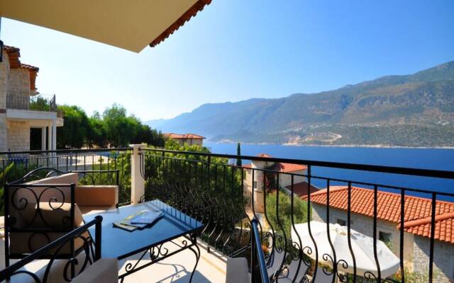 Villa Utku by Akdenizvillam