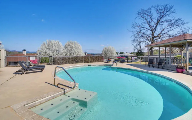Million-dollar Views: Condo on Lake Hamilton!