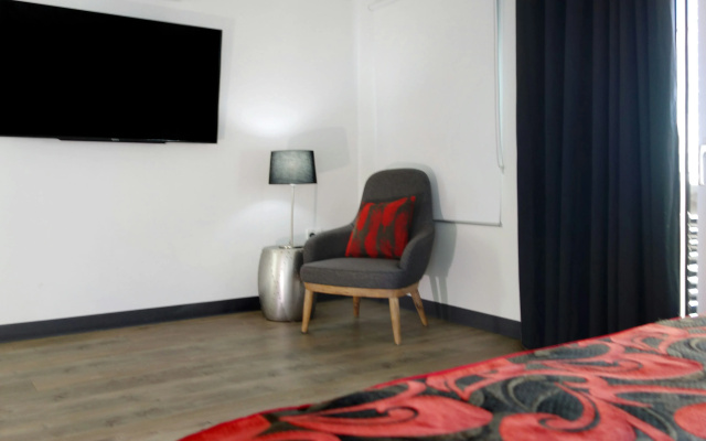 Semaphore Splash Apartments