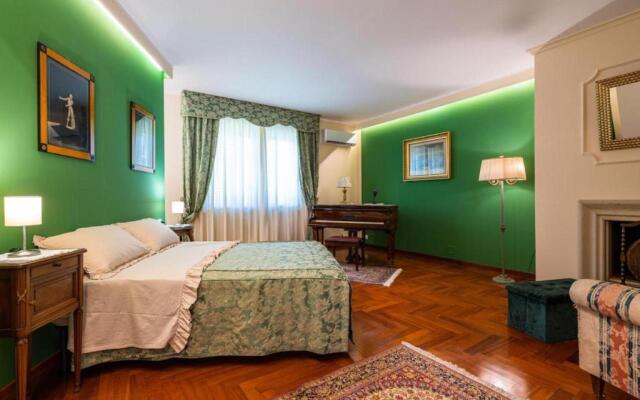 Romantic Apartment With Hot Tub