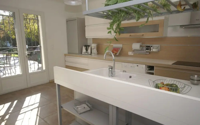 Holiday Home in Le Thor With Private Pool