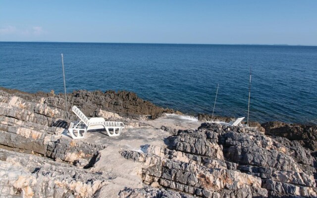 Beautiful Home in Smokvica With 4 Bedrooms and Internet