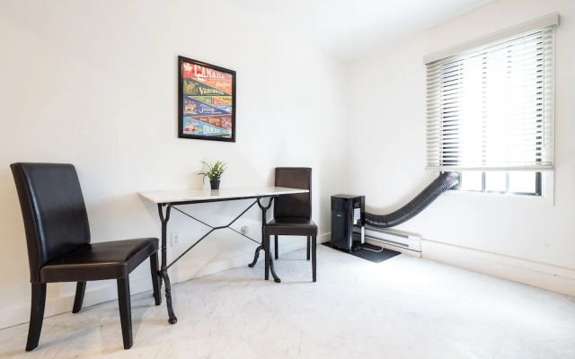 Rue Drolet 2-Bedroom Apartment