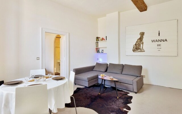 Cute Apartment in Heart of City