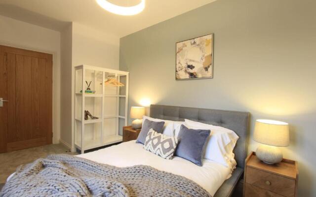 Cabot Mews Apartment 5
