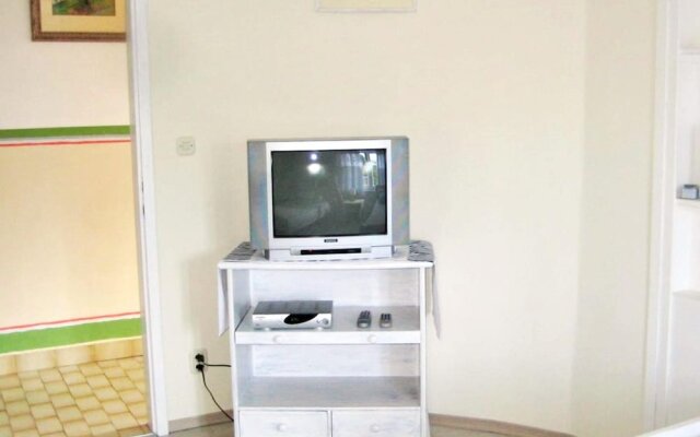 Apartment With 2 Bedrooms in Murter, With Wonderful sea View, Balcony