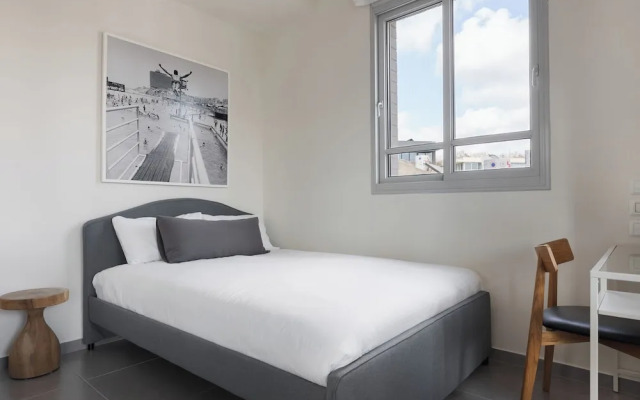 Bauhaus Boutique by TLV2rent