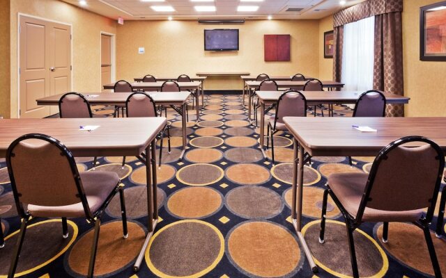 Holiday Inn Express Hotel & Suites Clovis