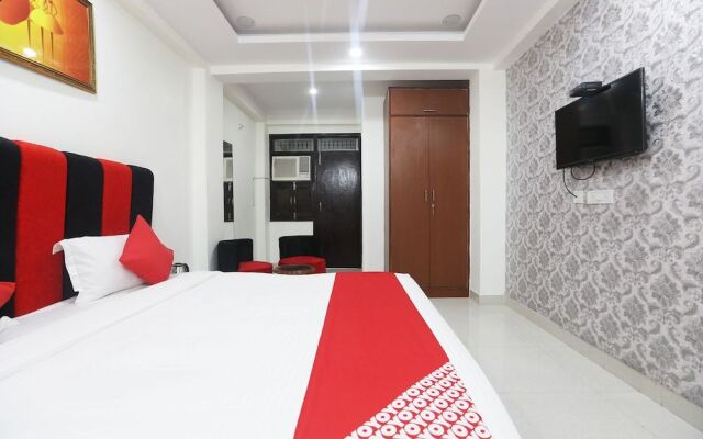 OYO 43923 Surbhi Residency