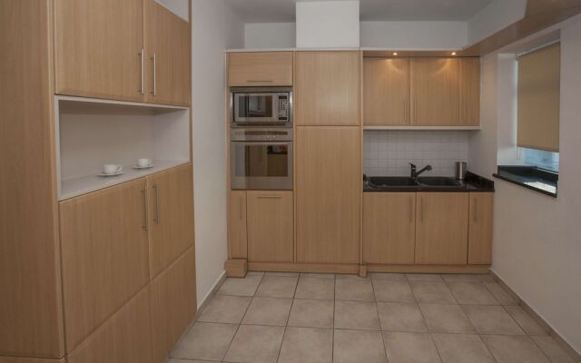 Elegant residence with Panoramic view to Acropolis by GHH