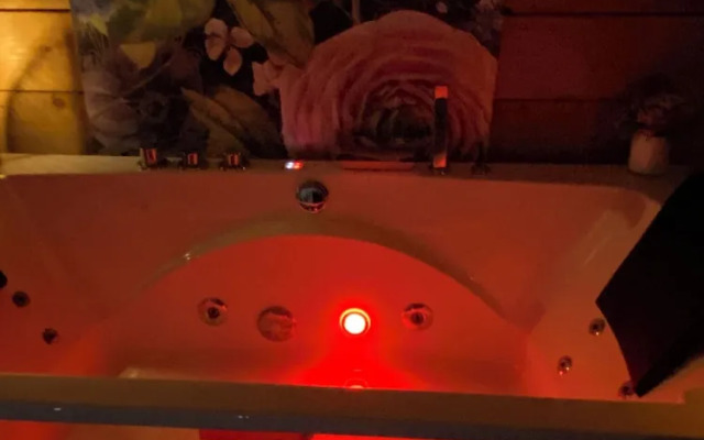 La cabane Romantique et sa balneotherapie