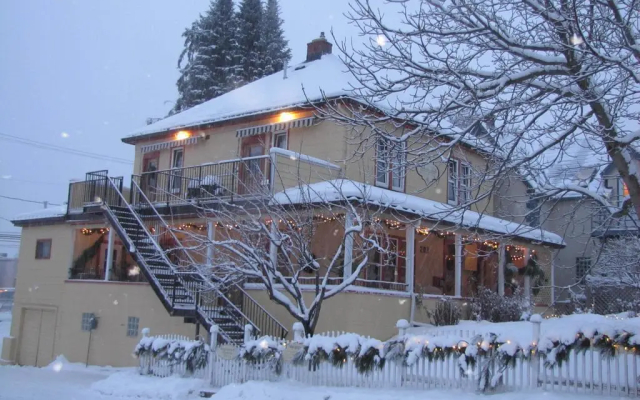 Victoria Falls House Inn