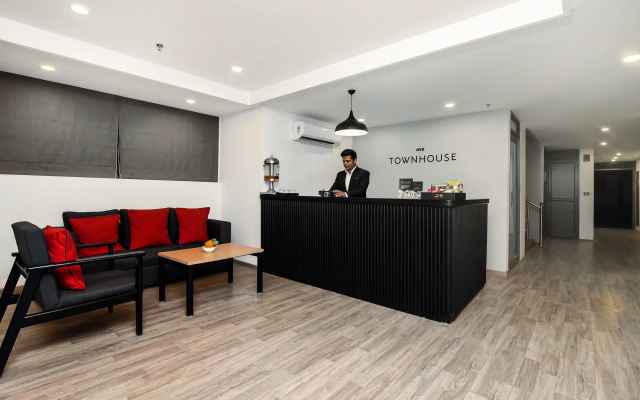 OYO Townhouse 036 C Scheme Ahinsa Circle