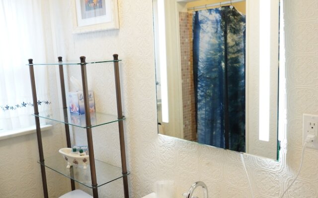 Hillcrest Suites & Cabins