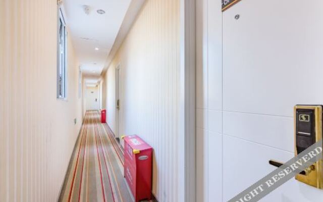 Super 8 (Beijing Qianmen East Street)