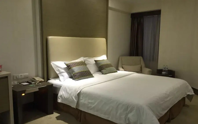 Phoenix Jinghua Hotel