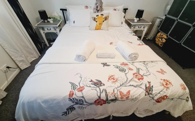 Amazing City Location-Private Room in a Share House-2 Rooms available!!