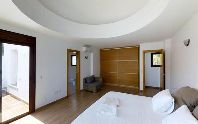 Fantastic First Line Penthouse