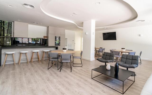 INF4.5P- modern 3 bed city apartment next to beach