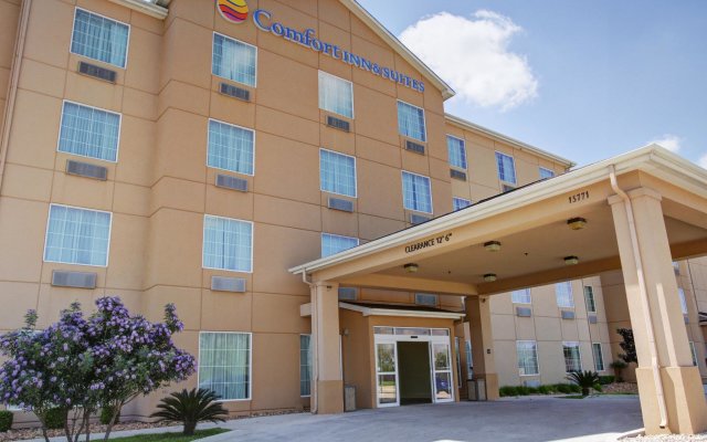 Comfort Inn & Suites Selma near Randolph AFB