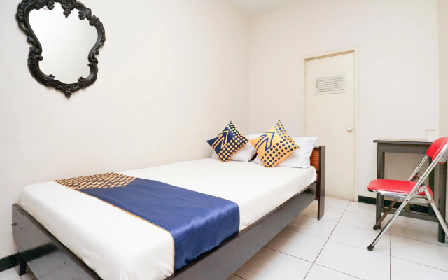 OYO Life 2090 Ratna Backpacker Syariah