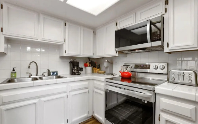 Heavenly Haven - Hot Tub + Seasonal HOA Pool