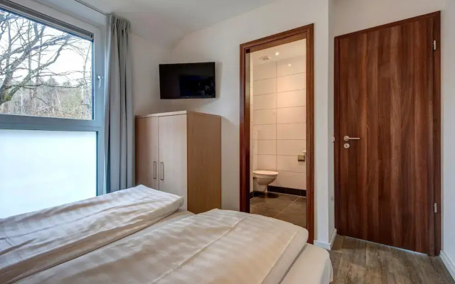 Detached Bungalow with Washing Machine near Lake