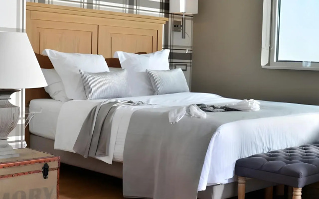 Sea View Cityscape Hotel