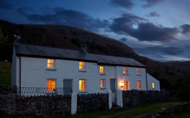 Luxurious Holiday Home in Crickhowell Garden