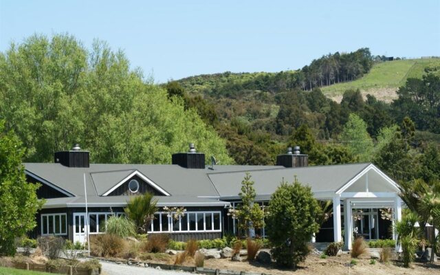 Woodhouse Mountain Lodge