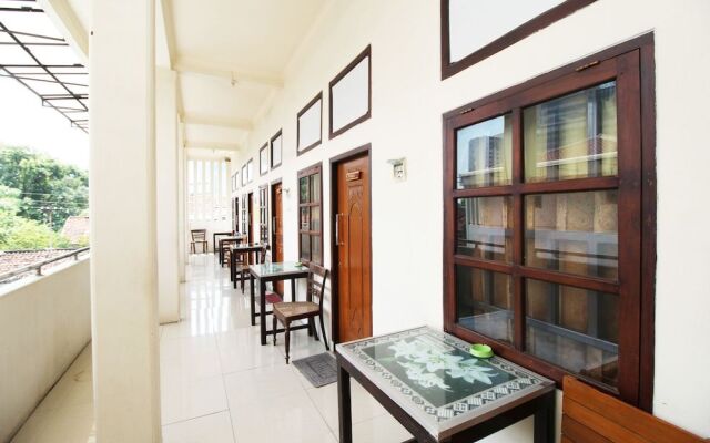 Airy Gajahmada 122 Semarang