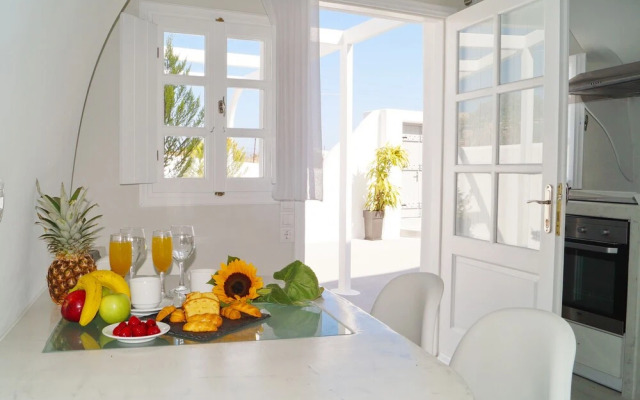 Fira-cave-sleeps 13-parking-pool-pet Friendly