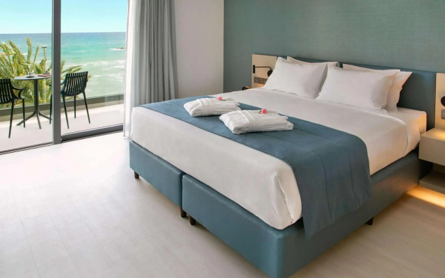 Mercure Larnaca Beach Resort