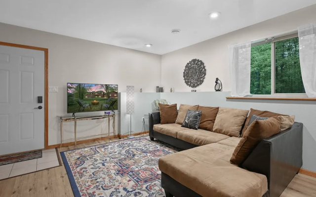 Mosinee Woodland Escape - Lower Suite