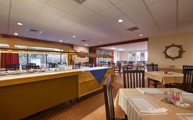 Best Western Crossroads Inn