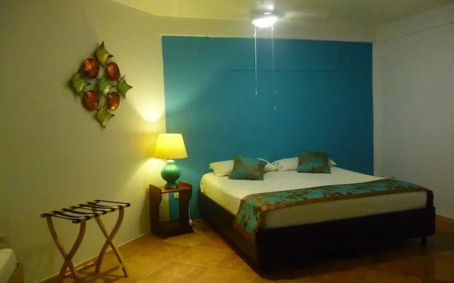 Playa Bluff Hotel
