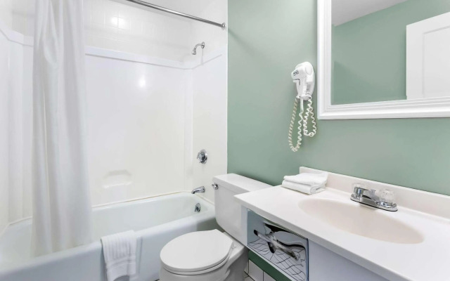 Rodeway Inn Gorham Riverside