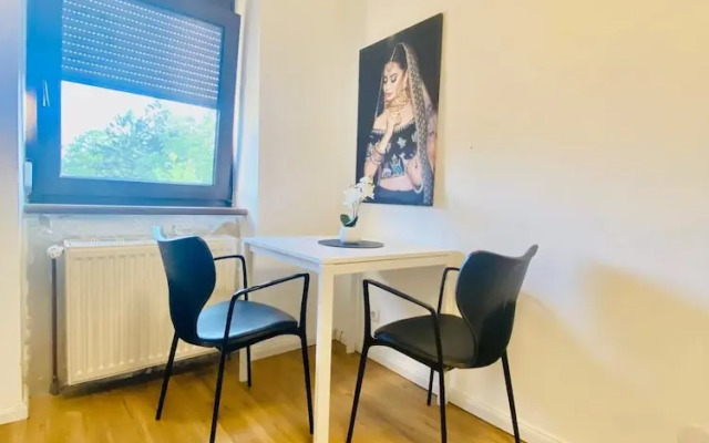 Spacious 4BR for 15 & 15 Min to Danube