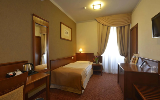 Отель Mercure Szekesfehervar Magyar Kiraly Hotel