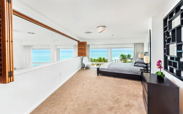 Private Residence at Castle Beach by LRMB