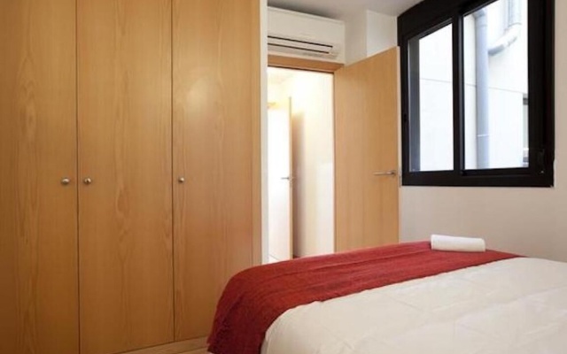 Spacious Apartment for Families Near Park Guell