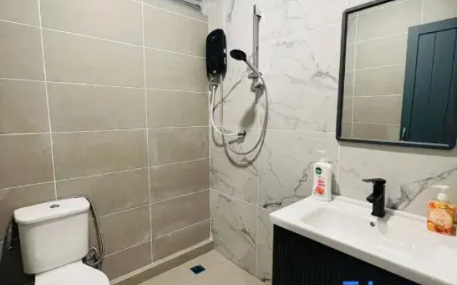 Cozy 4BR Homestay @ Kch near CityOne / Car rental