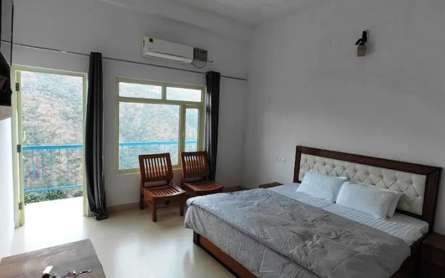 The Yamuna Deck Resort and Cafe