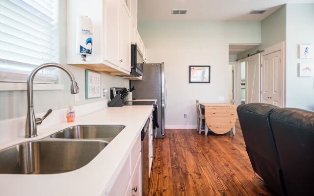 Turquoise Treehouse 2 Bedroom Home