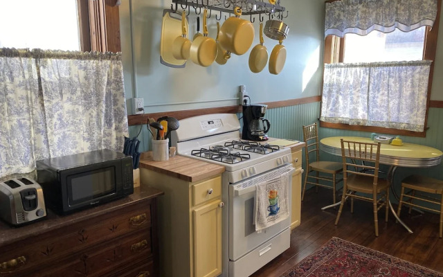 Vineyard Mansion & Carriage House Bed & Breakfast