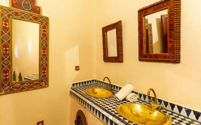 Riad Le Dromadaire Bleu by Weekome