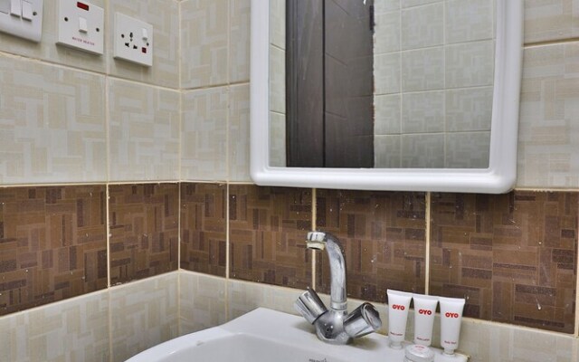 OYO 303 Ajwa Gharnata