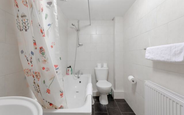 1 Bedroom Apartment in Notting Hill Accommodates 3