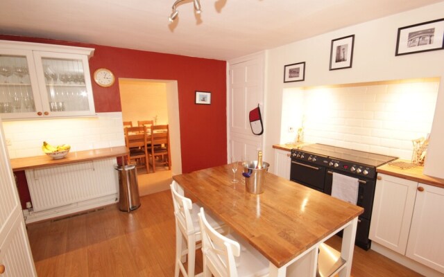 Wellsway House - Stylish Townhouse